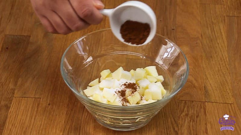 Appelflappen Recept | Een makkelijk appelflap recept. Maak deze appelflappen van te voren en warm ze op of eet ze koud. De lekkerste appelflappen maak je zelf! | http://www.cakies.nl | Stap 03