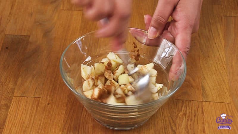 Appelflappen Recept | Een makkelijk appelflap recept. Maak deze appelflappen van te voren en warm ze op of eet ze koud. De lekkerste appelflappen maak je zelf! | http://www.cakies.nl | Stap 04