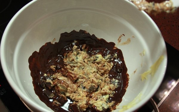 Brownies Recept voor Bere-slechte maar zo lekkere brownies | Een heerlijk en super makkelijk Brownies recept. Deze brownies zijn een hit op elk feestje. Onder vrienden is dit mijn meest gevraagde brownies recept :). | http://www.cakies.nl | Stap 07