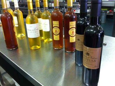 Een selectie wijnen staat klaar voor ons om te proeven :)